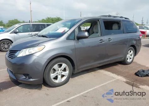 2011 Toyota Sienna Le V6 z USA, uszkodzony, nr VIN 5TDKK3DC8BS137762